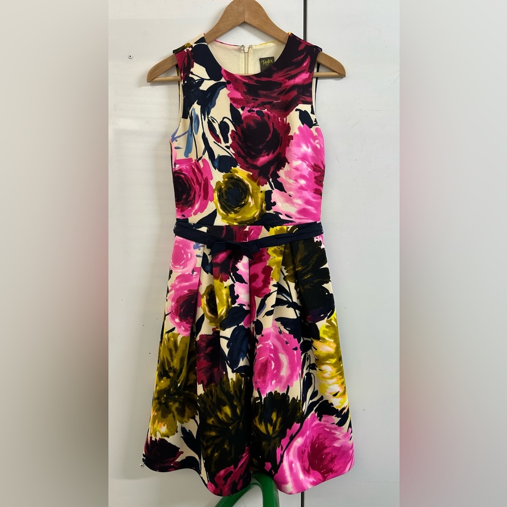 Women’s dress Taylor